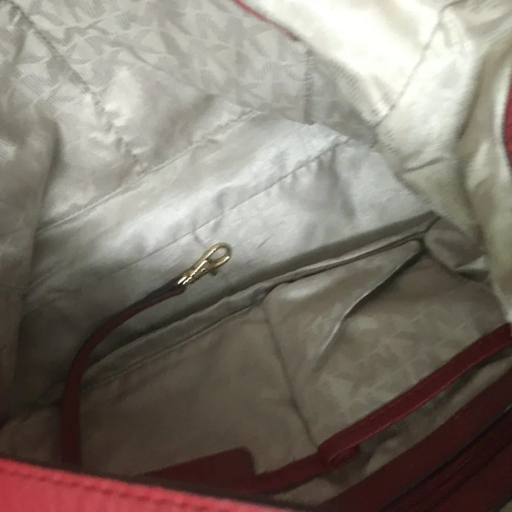 Authentic Michael Kors Medium Slouchy Cherry Leather Shoulder Bag - Picture 5 of 15